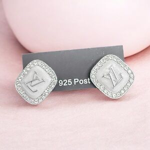 Elegant Silver tone sparkling rhinestones Stud Earrings 925 post NEW
